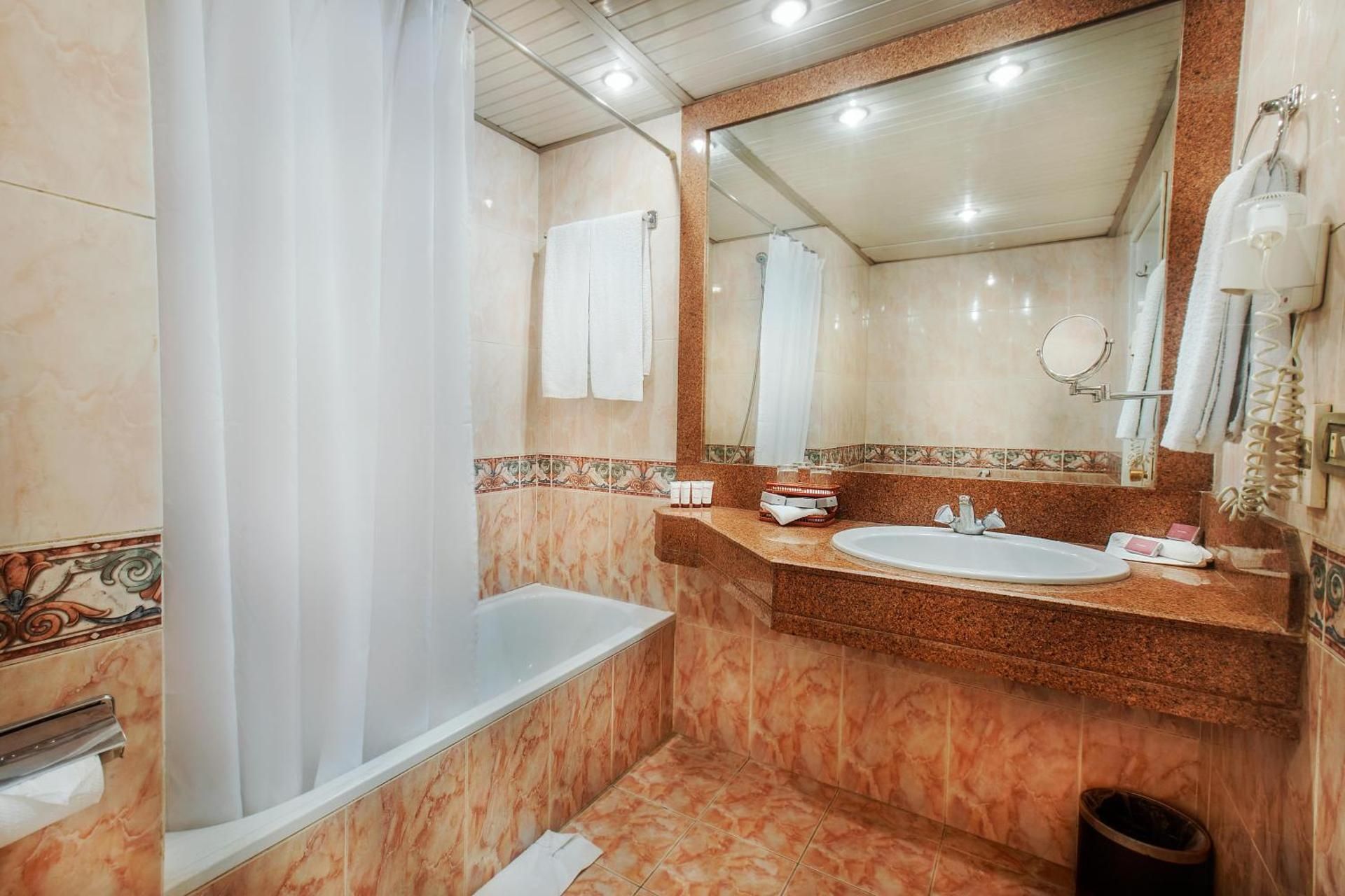 Pyramisa Luxor Hotel and Suites Standard Triple Room Nile View 3