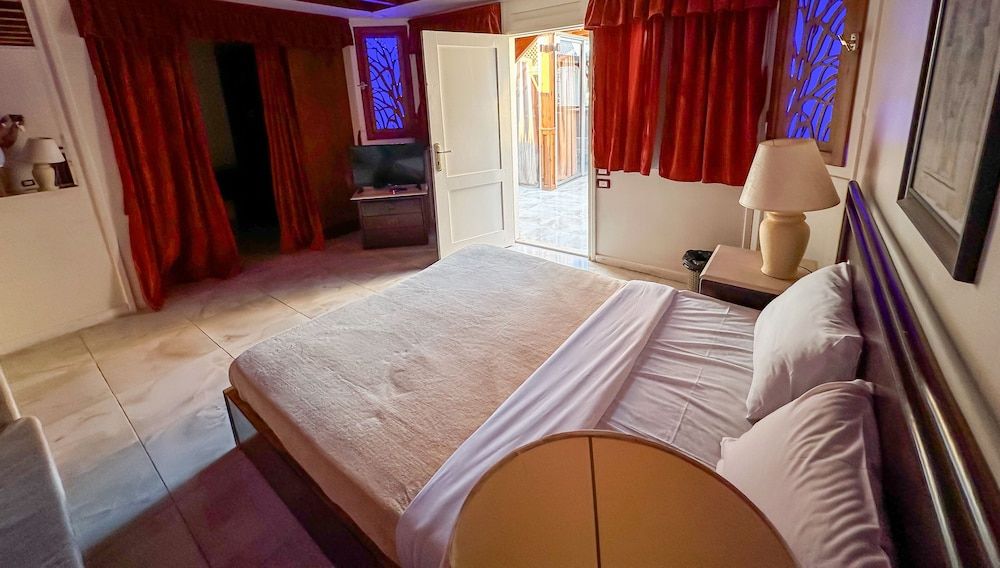 Studio, 1 Double Bed, Pool View
