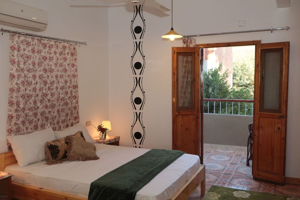 Amon Hotel Deluxe Single Room, Garden View 6