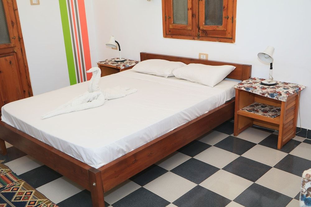 Amon Hotel Deluxe Double or Twin Room, Garden View 3