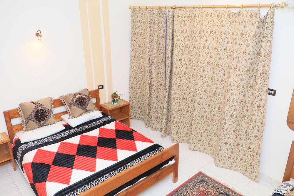 Amon Hotel Deluxe Single Room, Garden View 7