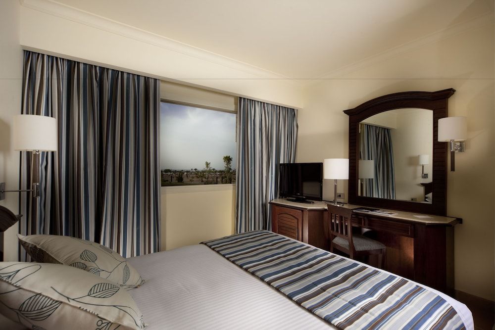 Deluxe Chalet, 1 King Bed, Garden View