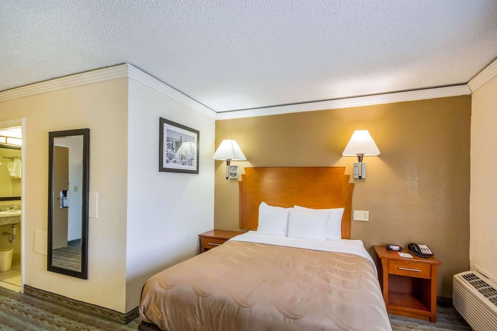Business Room, 1 Queen Bed, Accessible, Non Smoking
