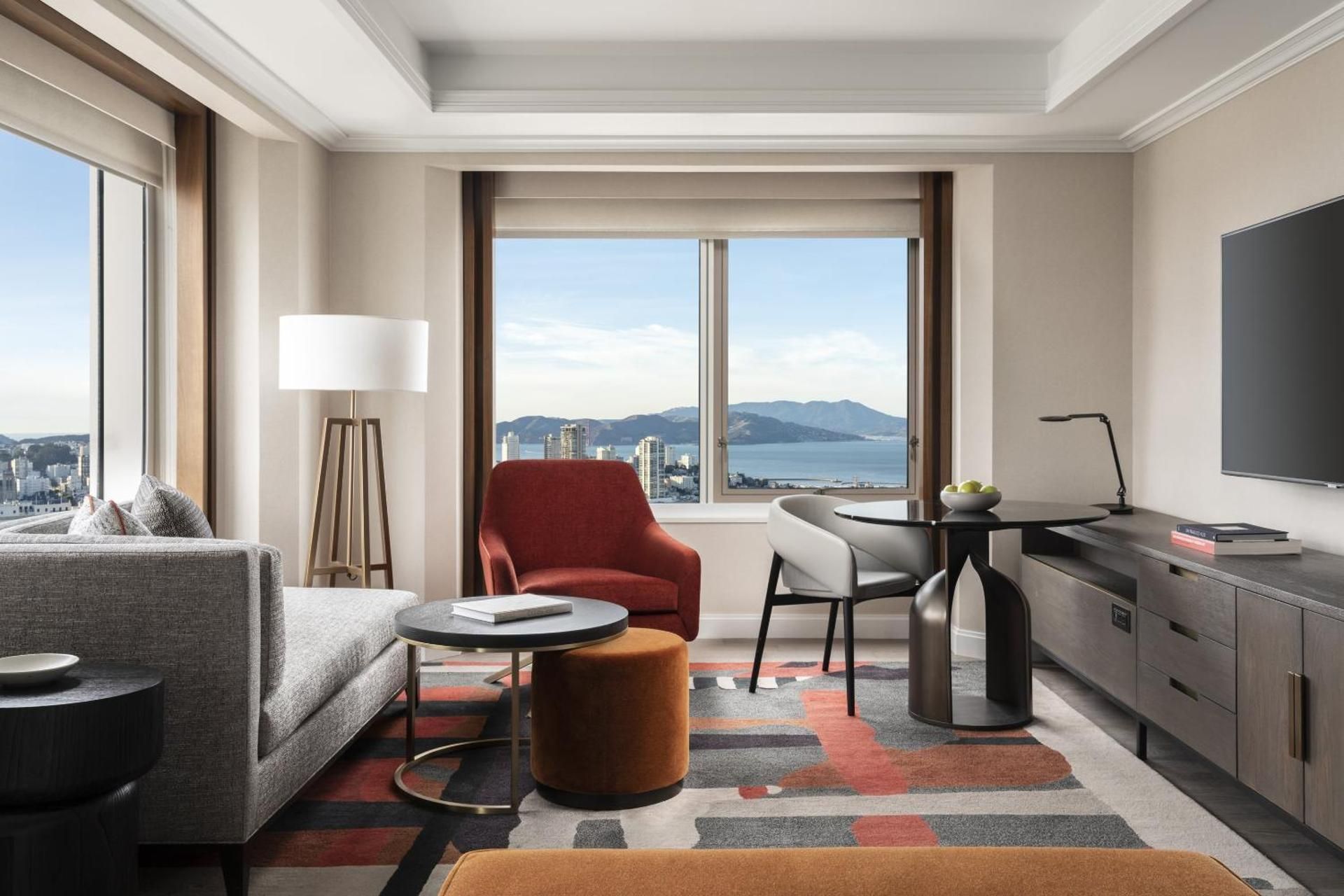 Golden Gate View - Corner Suite King