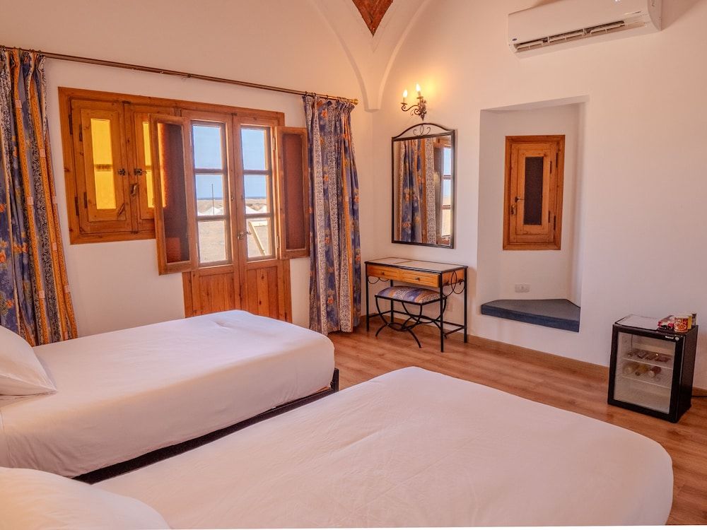 Marsa Nakari Village Deluxe Chalet, Beach View 3