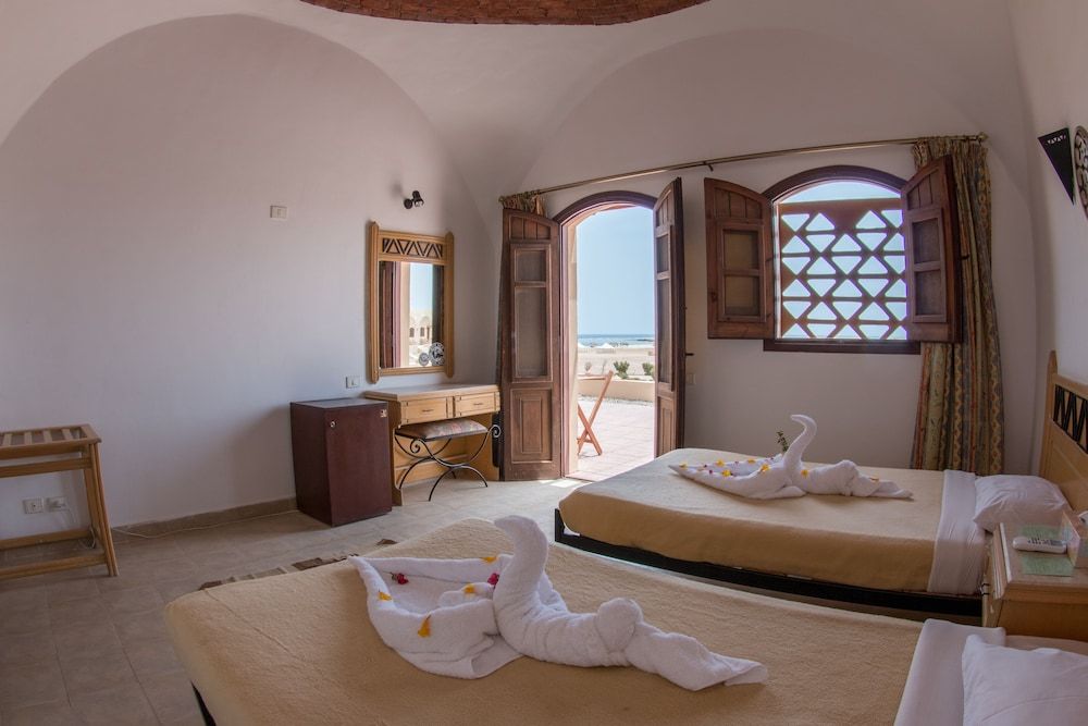 Marsa Nakari Village Deluxe Chalet, Beach View 2