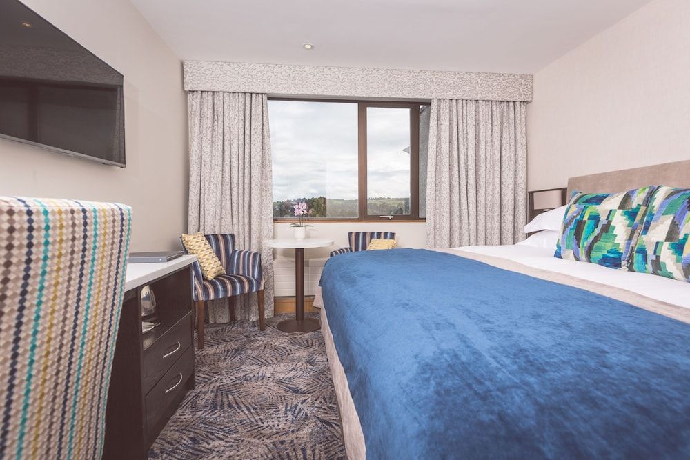 Stormont Hotel Superior Twin Room 6