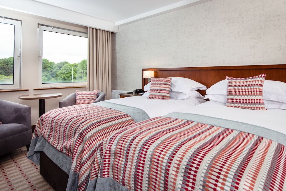 Stormont Hotel Superior Twin Room 4