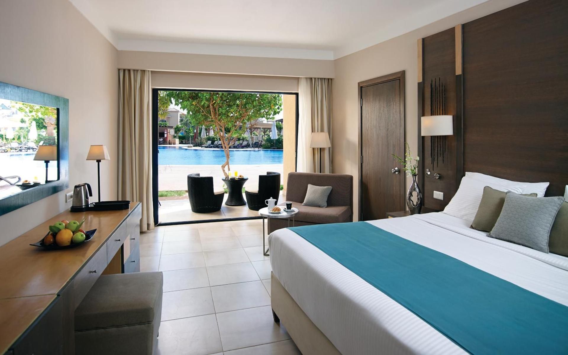 Swim Up Family Guestroom