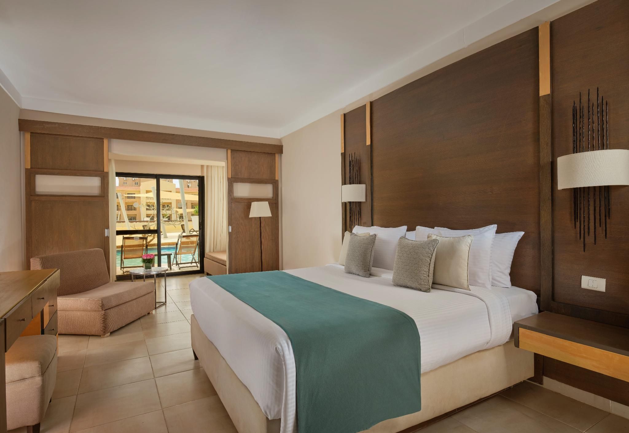 Swim Up Family Guestroom