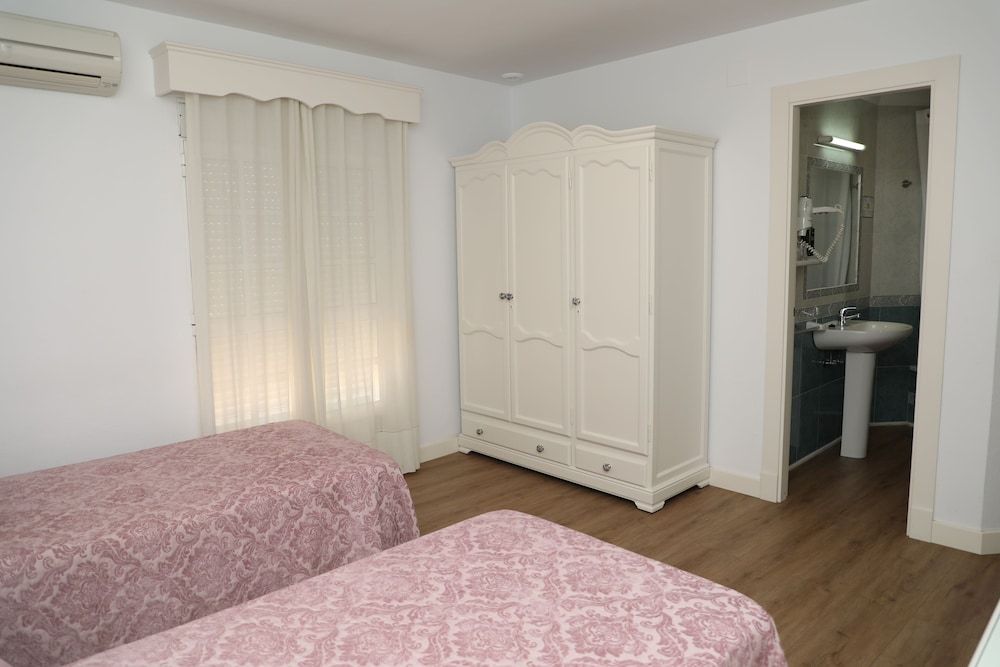 Hostal La Janda Double Room 24