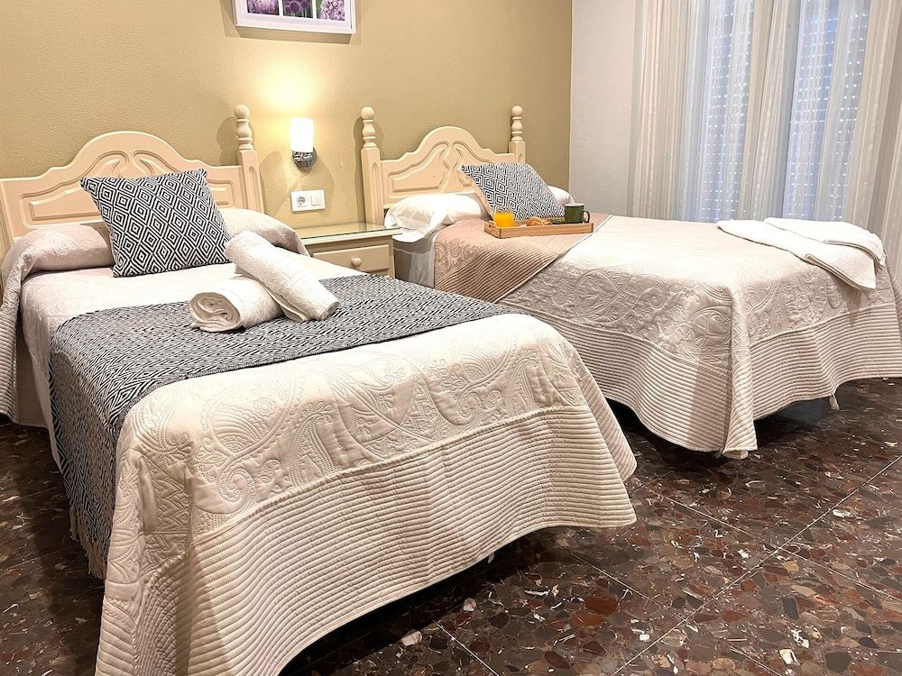 Hostal La Janda Double Room 8