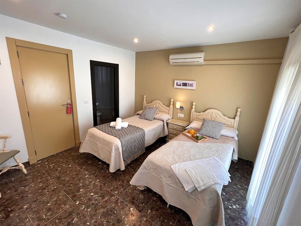 Hostal La Janda Double Room 4