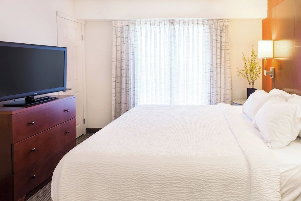 Suite, 1 Bedroom (Mobility/Hearing Accessible, Tub)