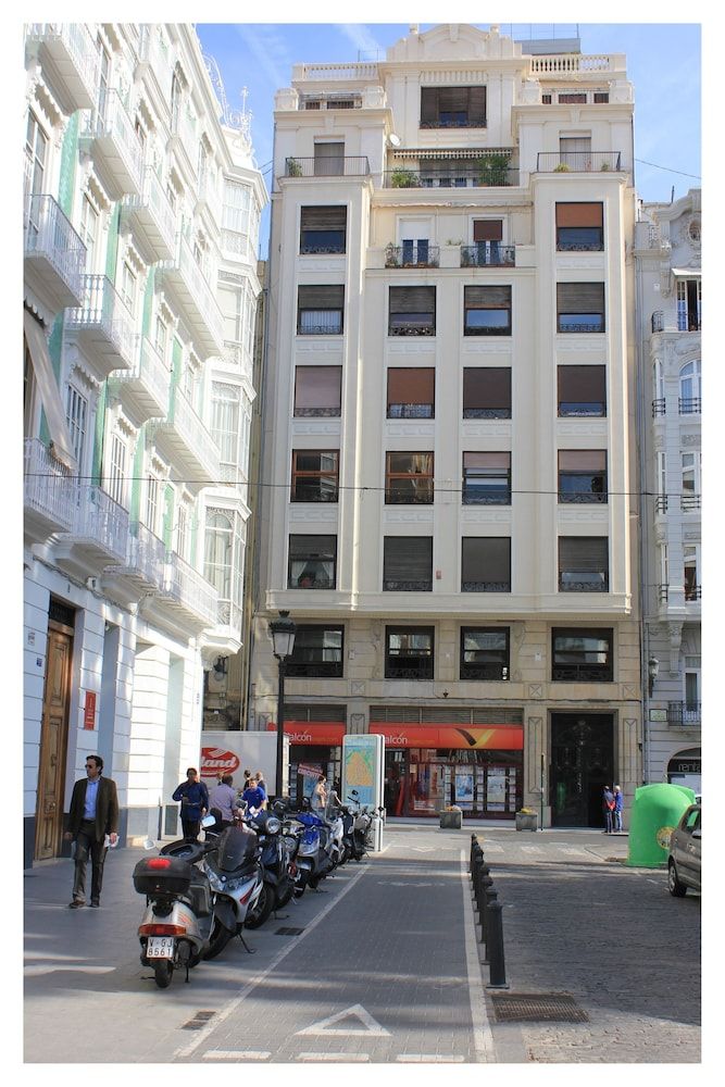 undefined Hi Valencia Boutique 4