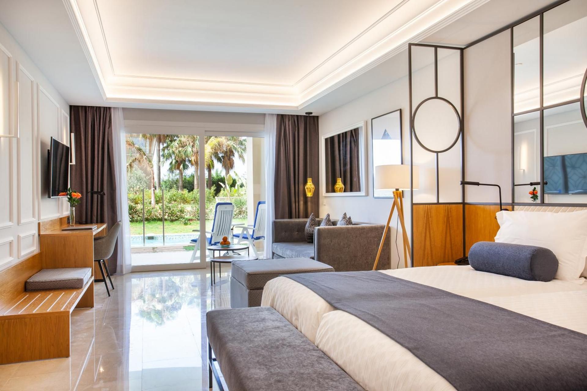 Junior Suite Swim-up (1 Adult)