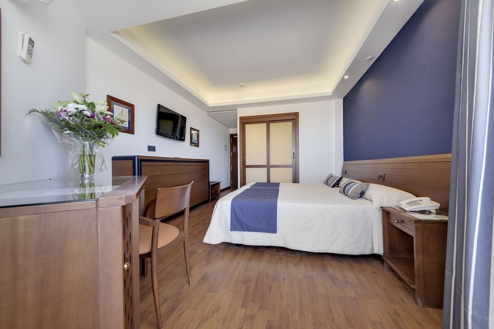Triple Room (Double + 1 foldaway bed - 3A)