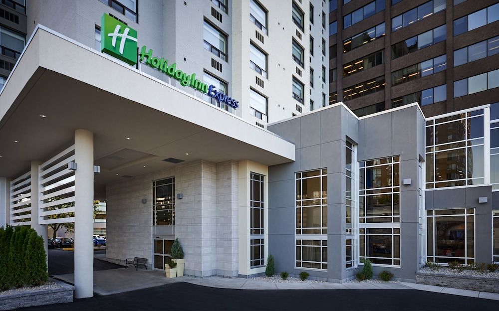 undefined Holiday Inn Express Windsor Waterfront by IHG 3