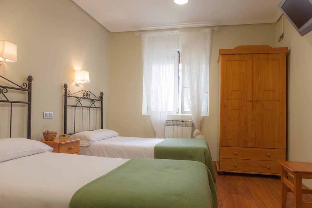 Casa Rural de Pobes Lagun Etxea Standard Twin Room 6