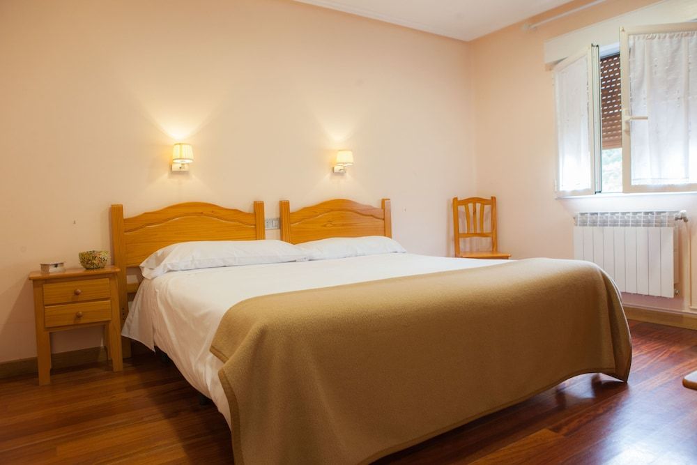 Casa Rural de Pobes Lagun Etxea Standard Double Room, 1 Double Bed 6