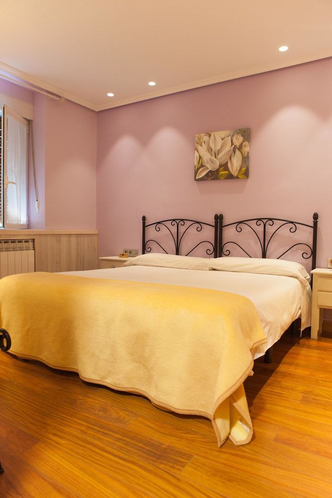 Casa Rural de Pobes Lagun Etxea Standard Double Room, 1 Double Bed 4