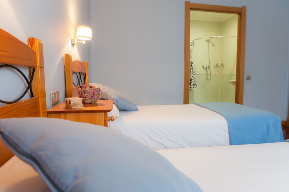 Casa Rural de Pobes Lagun Etxea Standard Twin Room 11