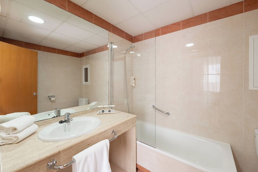 Hotel RH Sol Superior Room, Terrace (2 Adults and 1 Child) 3