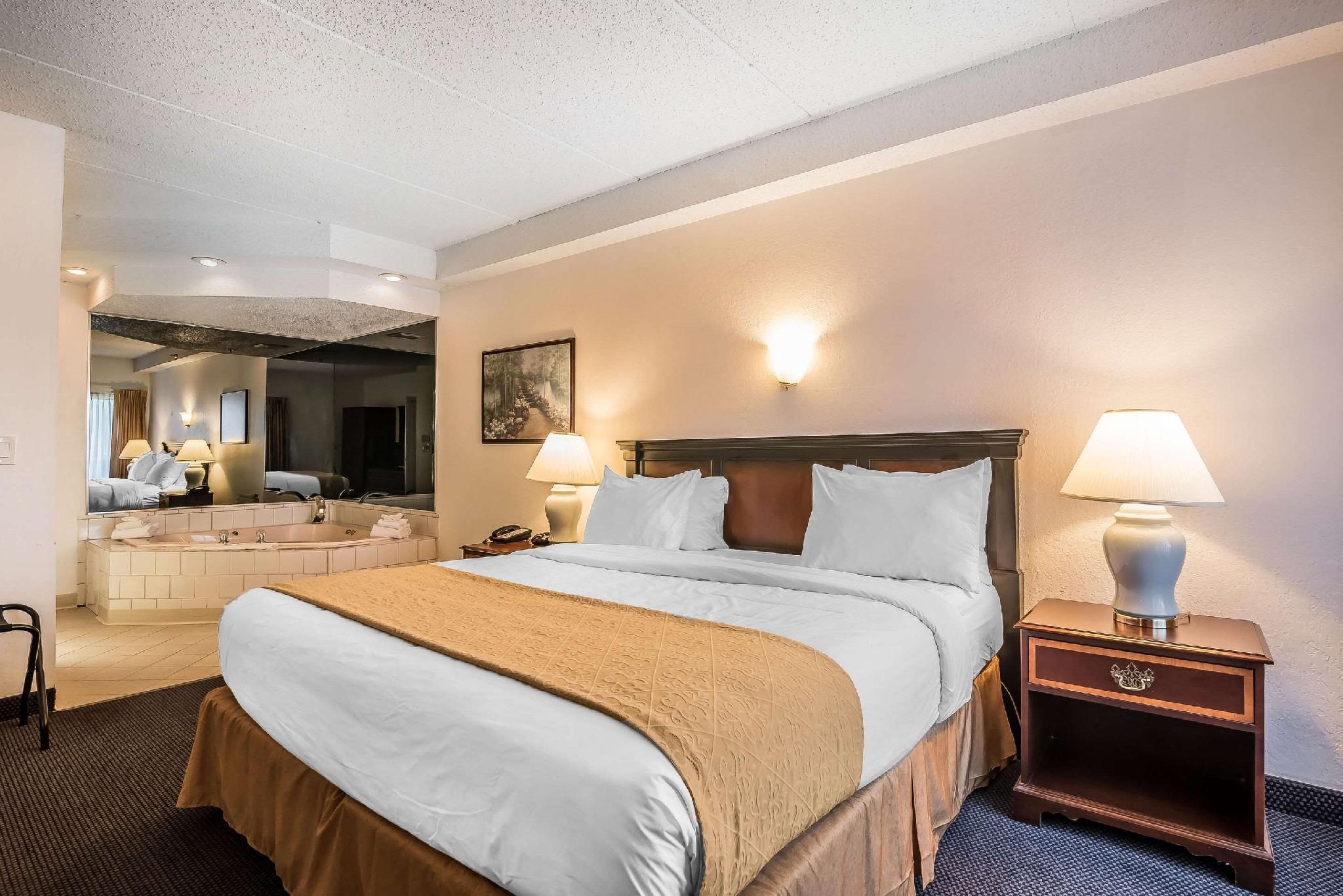 1 King Bed, Efficiency, Suite, Nonsmoking