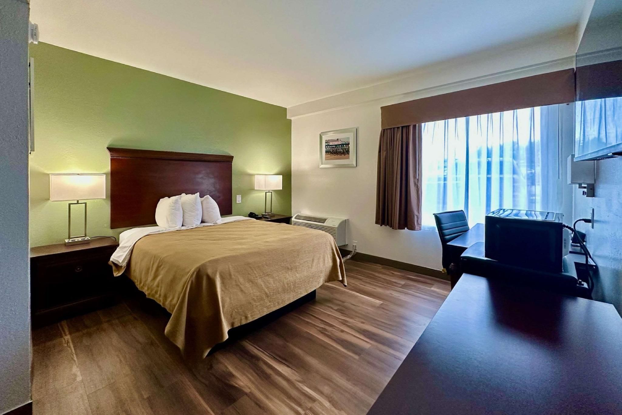 1 Queen Bed, Nonsmoking