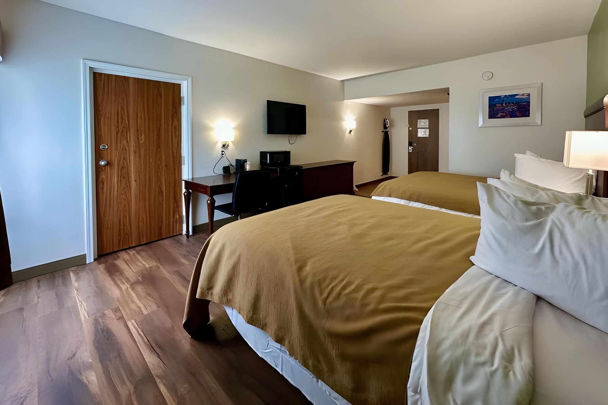 2 Queen Beds Nonsmoking