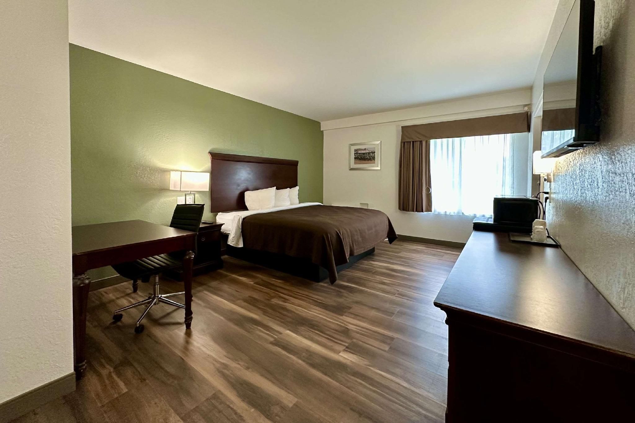1 Queen Bed, Nonsmoking