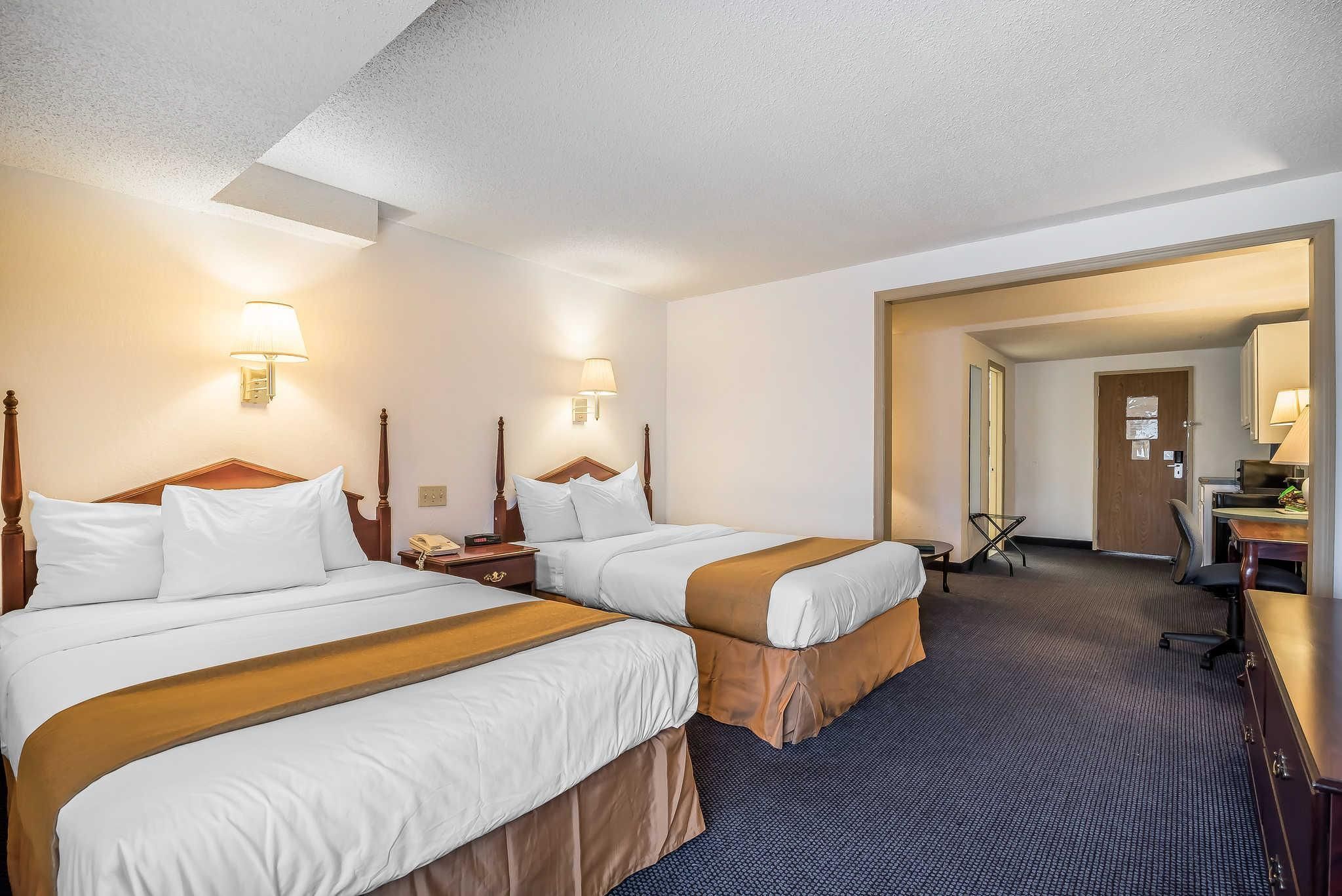 2 Double Beds, Business Room, Suite, Nonsmoking, Upgrade