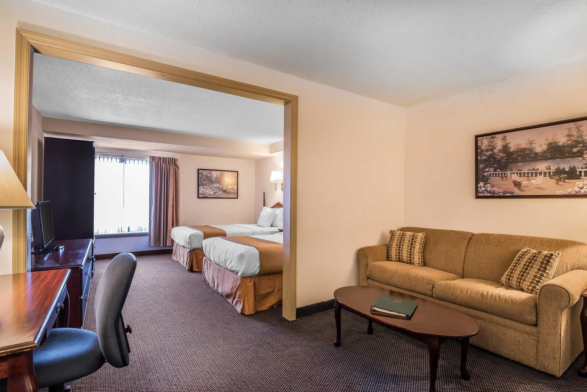 2 Double Beds, Business Room, Suite, Nonsmoking, Upgrade
