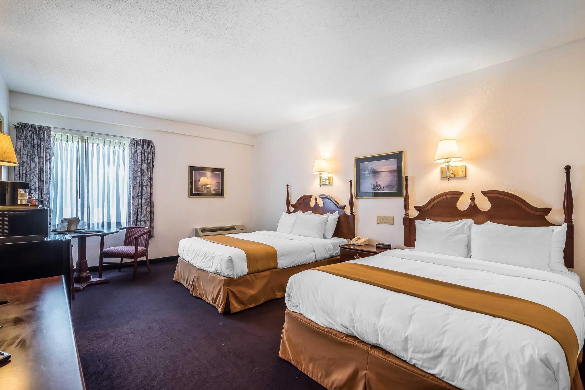 2 Queen Beds Nonsmoking