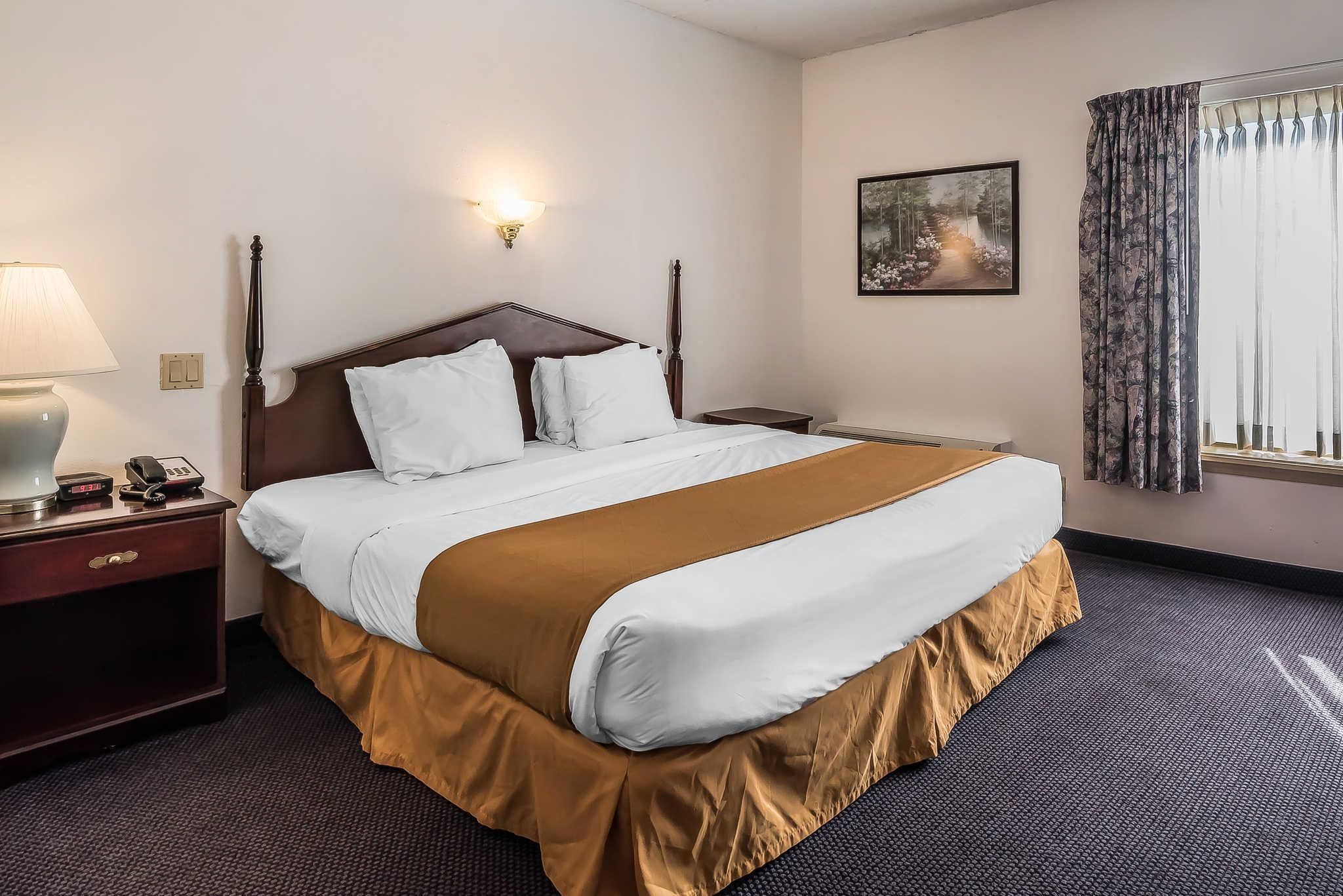1 King Bed, Business Room, Suite, Nonsmoking, Upgrade