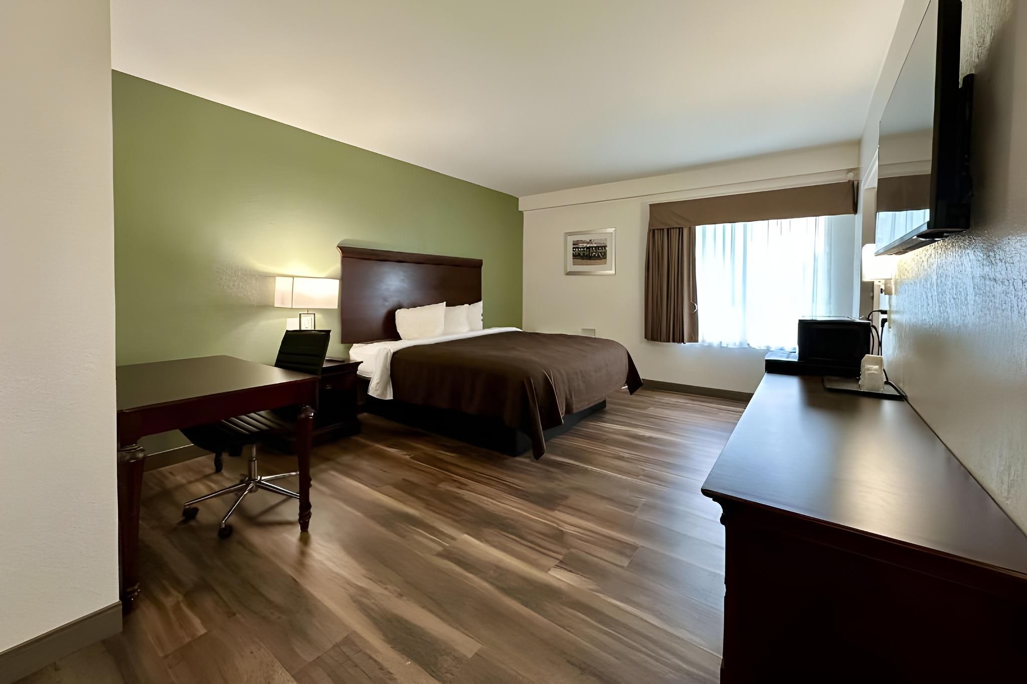 1 Queen Bed Nonsmoking