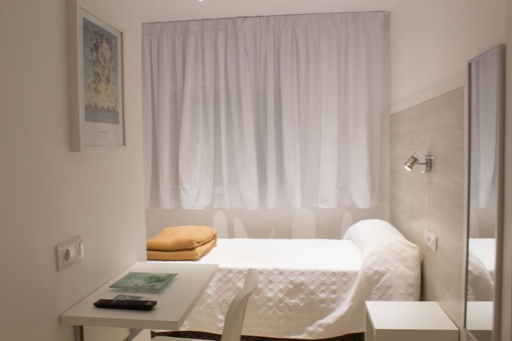 undefined Hostal Nova 10