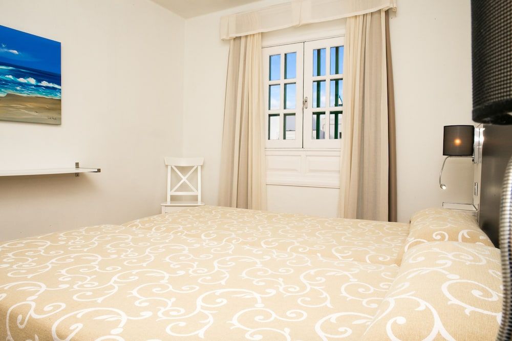 Apartamentos LIVVO Las Gaviotas Superior Apartment (2 adults and 2 children)