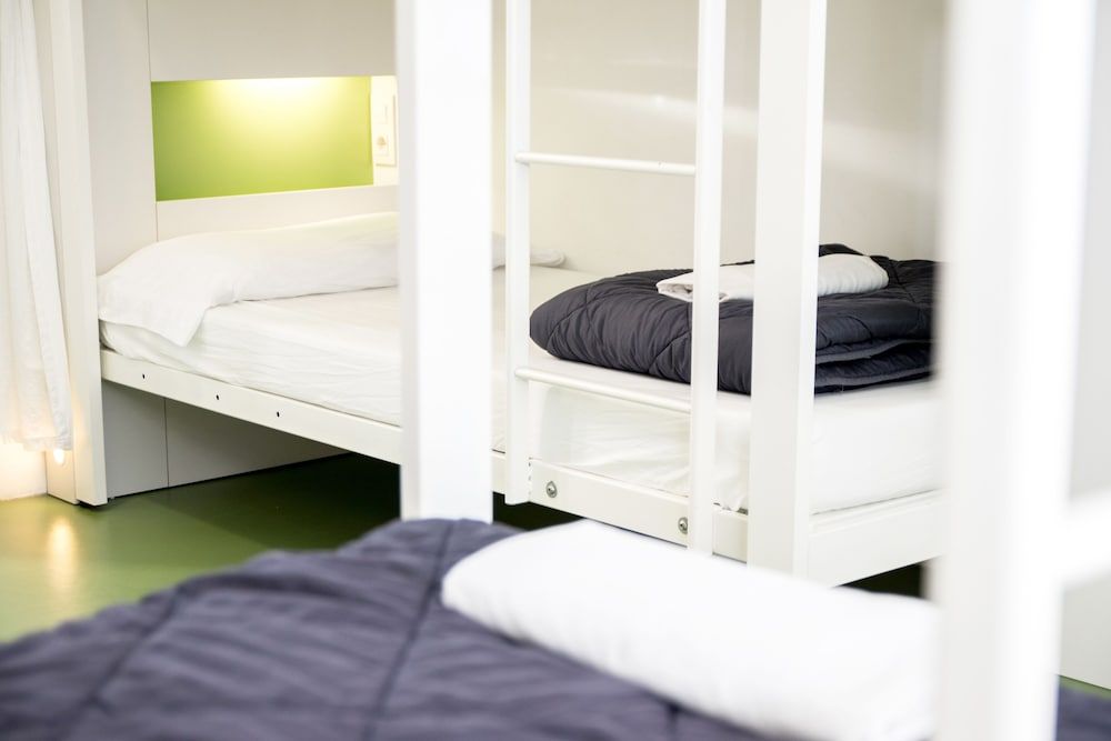 Sant Jordi Hostels Gracia Standard Shared Dormitory, Mixed Dorm, Shared Bathroom (8-People) 4
