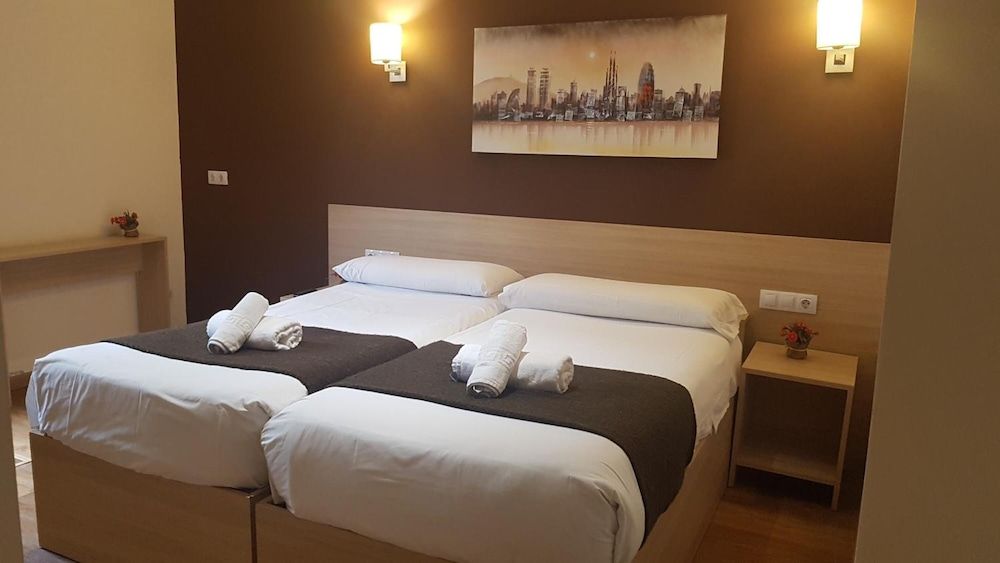 undefined Hostal Barcelona Travel 3