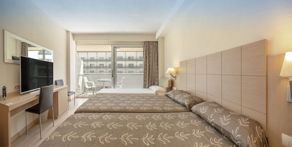 Hotel RH Bayren Parc Triple Room, Balcony (2 Adults and 1 Child) 2