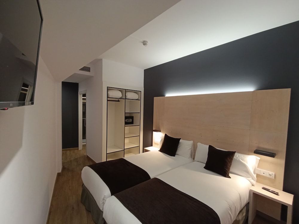 Hotel Travessera Double Room 2