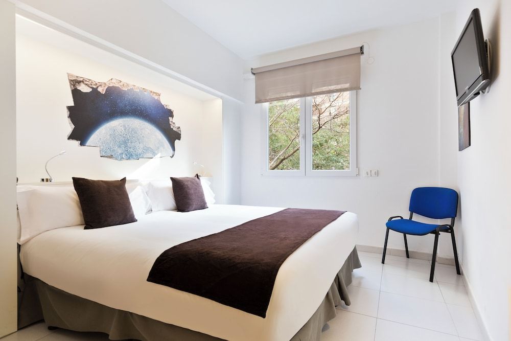 Hotel Travessera Double Room 3