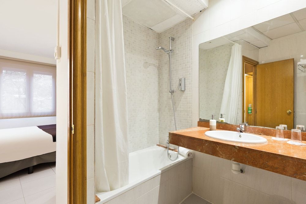 Hotel Travessera Double Room 13