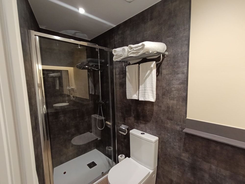 Hotel Travessera Double Room 9