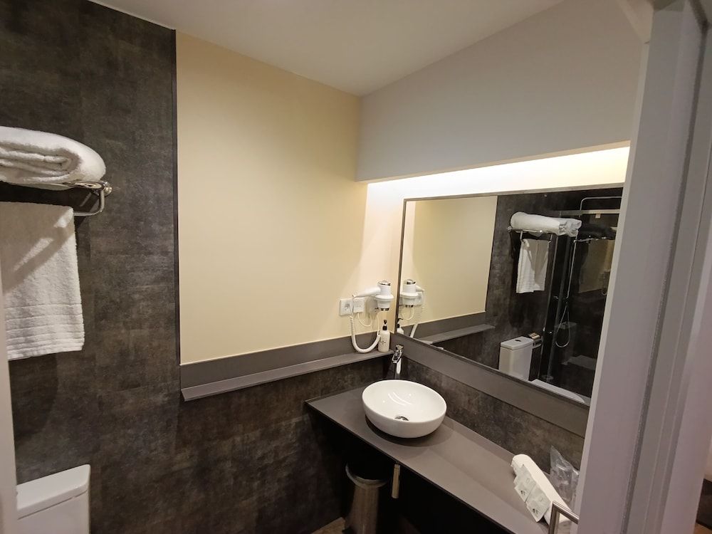 Hotel Travessera Double Room 10