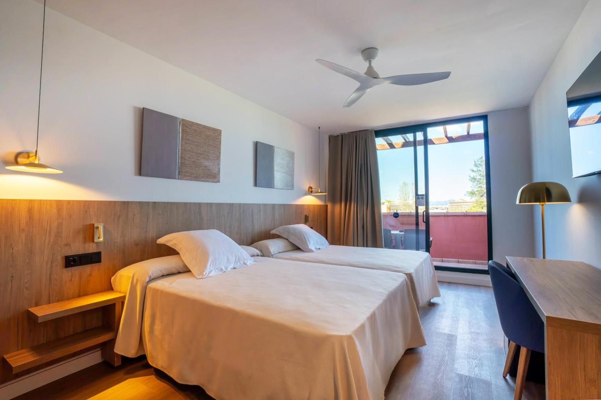Quadruple Room (2 Adults + 2 Children)