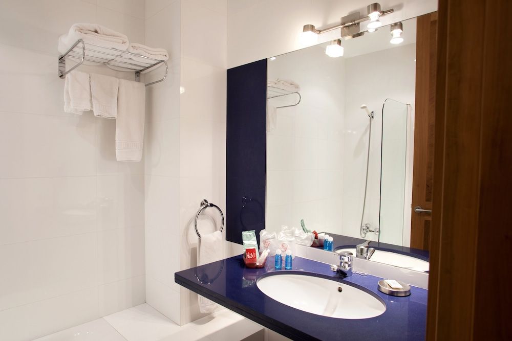 L'Hostal hotel d'interior Standard Double or Twin Room, City View 14