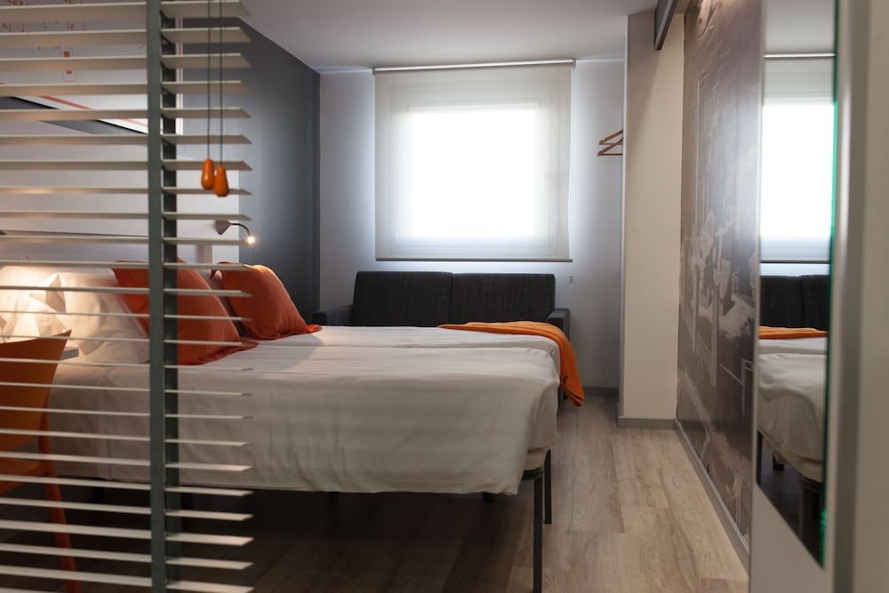 Hotel Bed4u Pamplona Triple Room 2