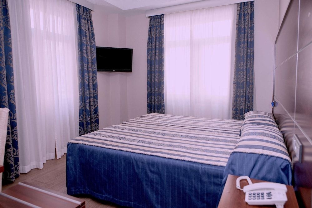 Hotel Castilla Guerrero Standard Room, 2 Twin Beds 3